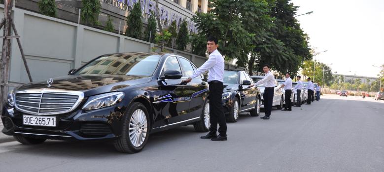 Taxi truyền thống 'lột mào' cạnh tranh Uber, Grab